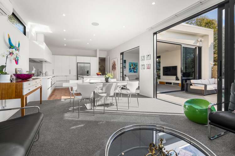 25 Main Road Redcliffs_12