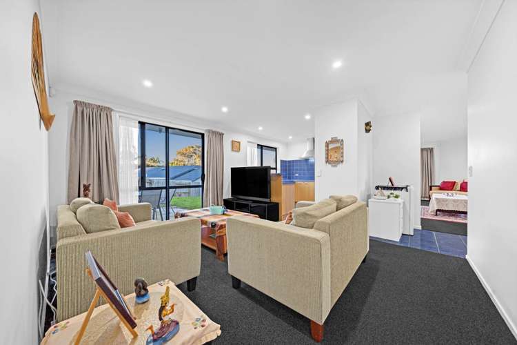 29 Broadfield Street Massey_11
