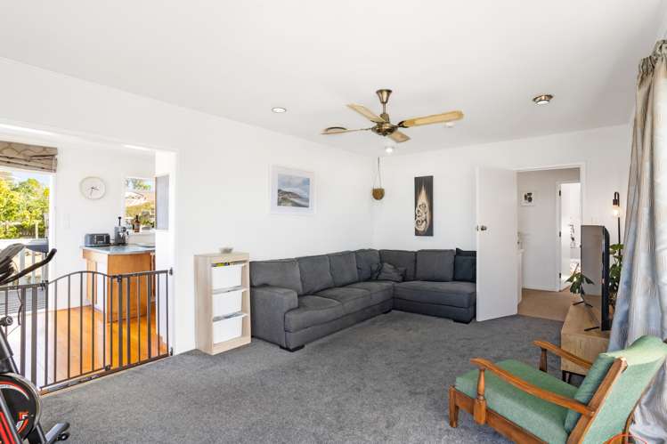 7 Cron Avenue Te Atatu South_9