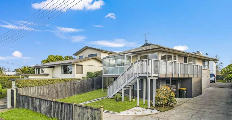 832 East Coast Road Oteha_19