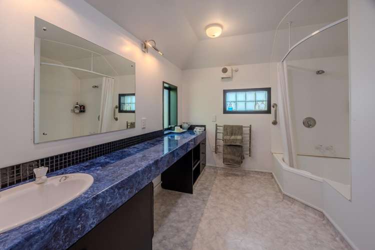 146 Lake Hawea - Albert Town Road Albert Town_19