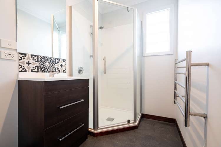 8 Maybank Street North East Valley_11