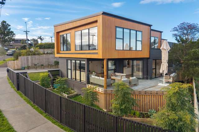 Contemporary Living with Stunning Water Views