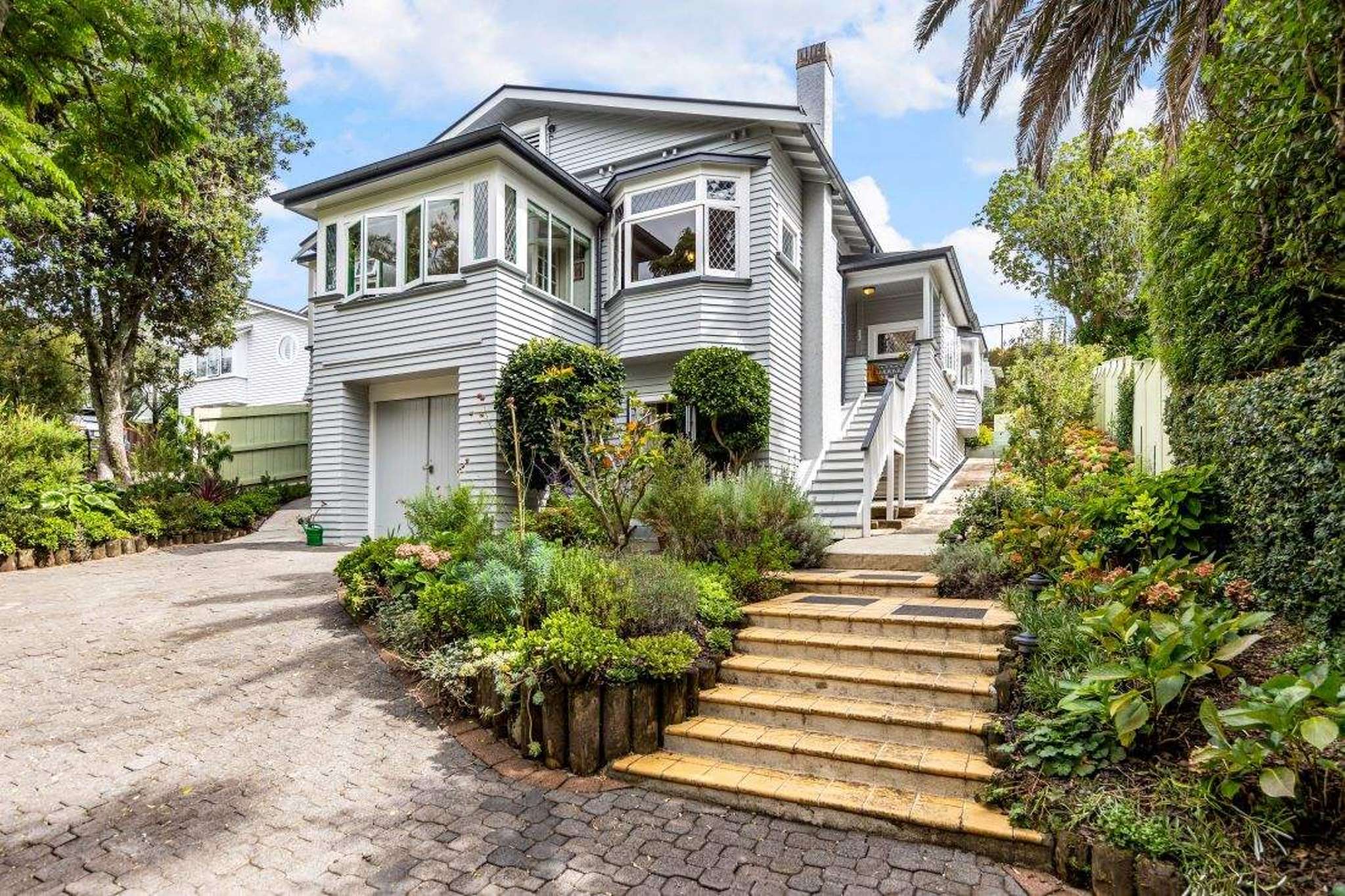 $3m auction win for UK couple who turned grimy dump into Remuera stunner