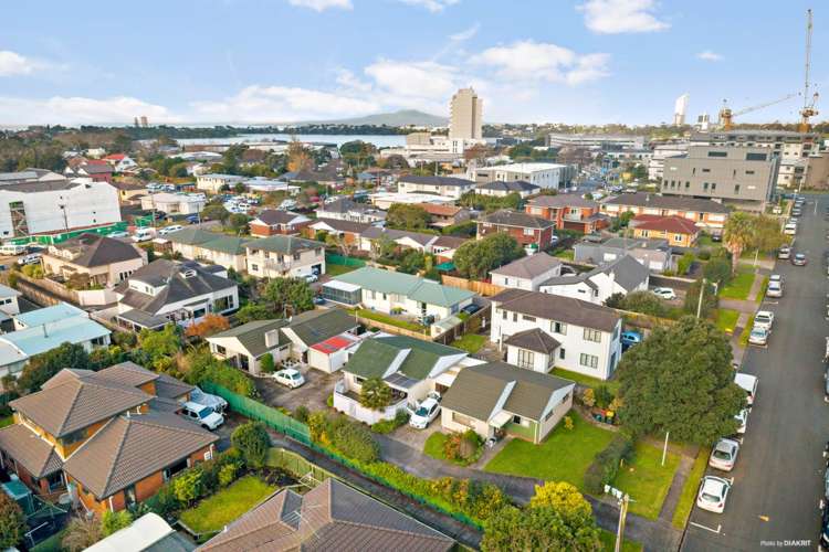 2/11 Thornton Road Milford_9