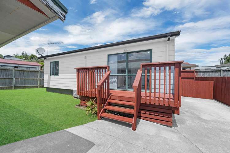 148 & 148A Solar Road Glen Eden_20