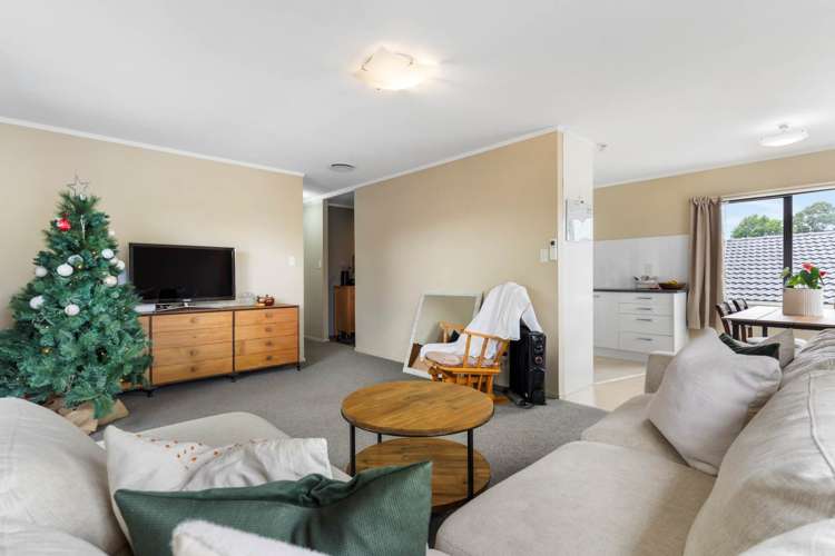 2/67 Cascades Road Pakuranga Heights_1