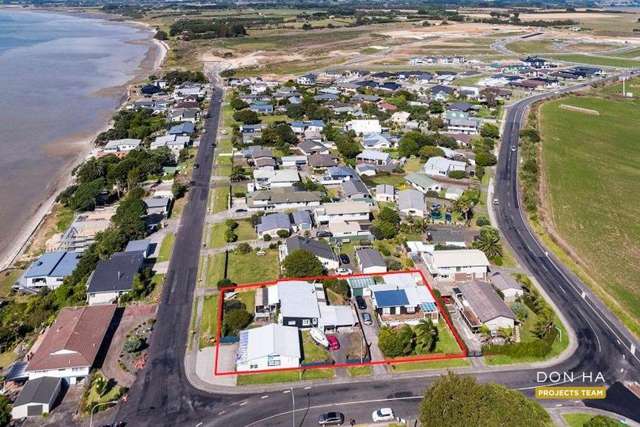 1 Crispe Road  & 1 Clarks Beach Road Clarks Beach_3