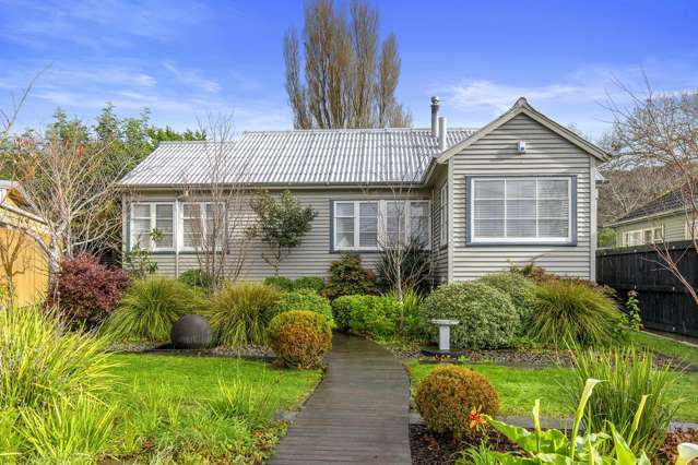 Charming Home with Modern Comforts in Naenae!