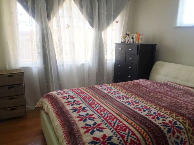 65 Cobham Crescent Kelston_4