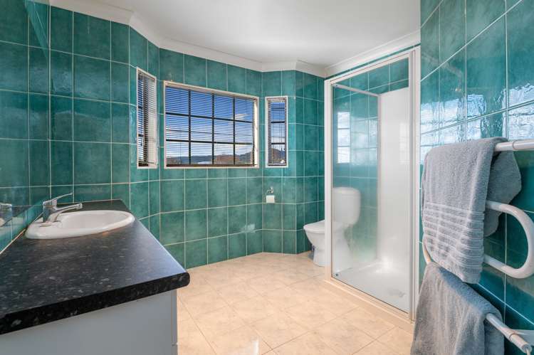 99 Basley Road Owhata_19