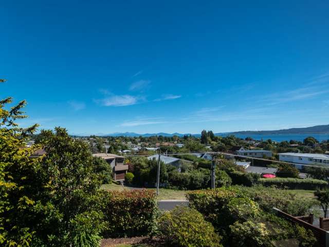 24 Ingle Avenue Waipahihi_3