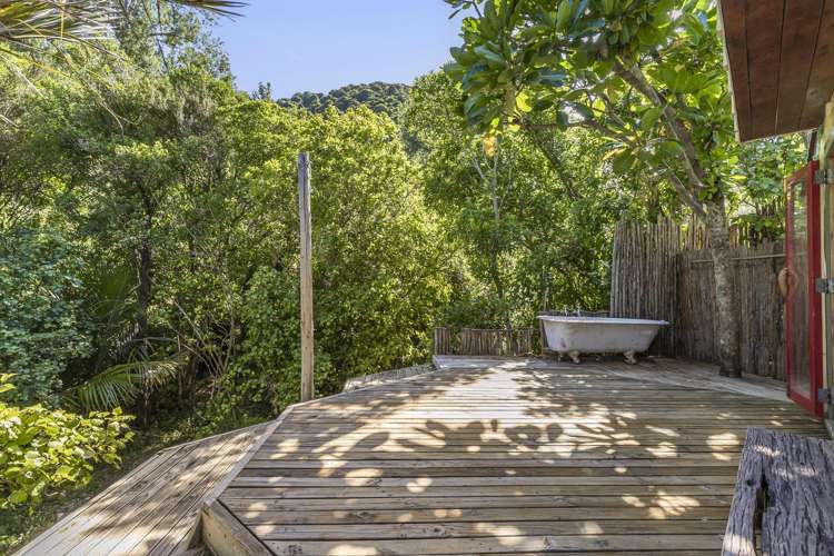 21 Airlie Street Glenduan_11