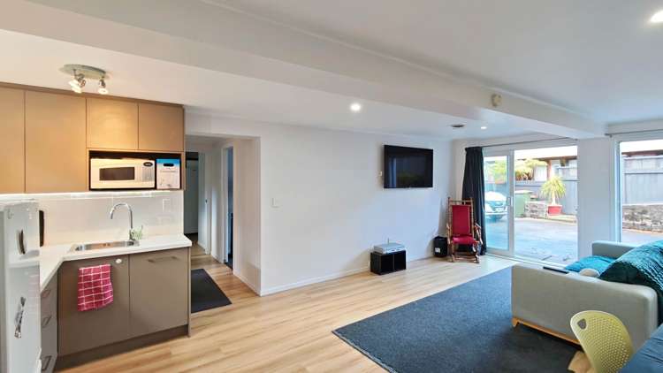 21 Rosecamp Road Beach Haven_13