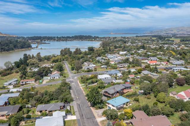 Ready To Move In - Large Family Home