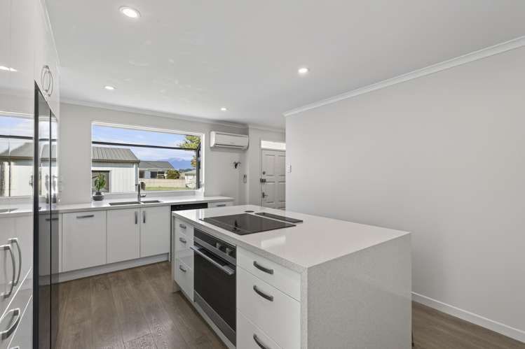 8 York Crescent Westown_5