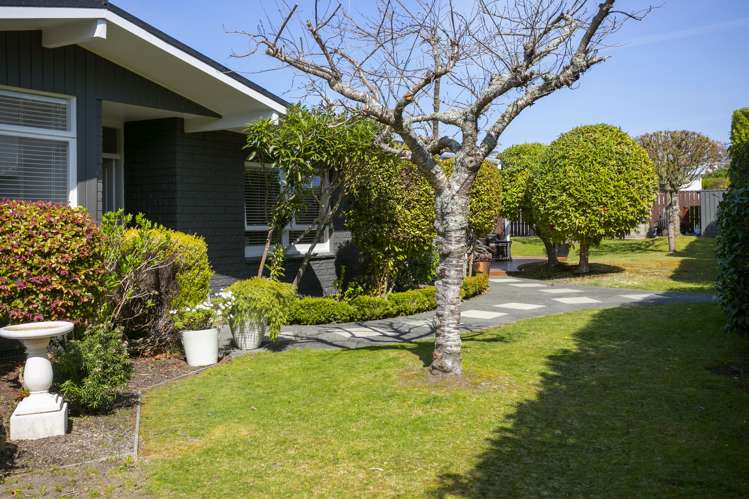 1 Besley Place Acacia Bay_14