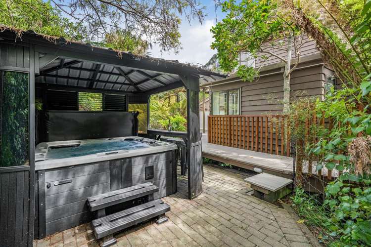 5 Lady Bell Grove Lowry Bay_1