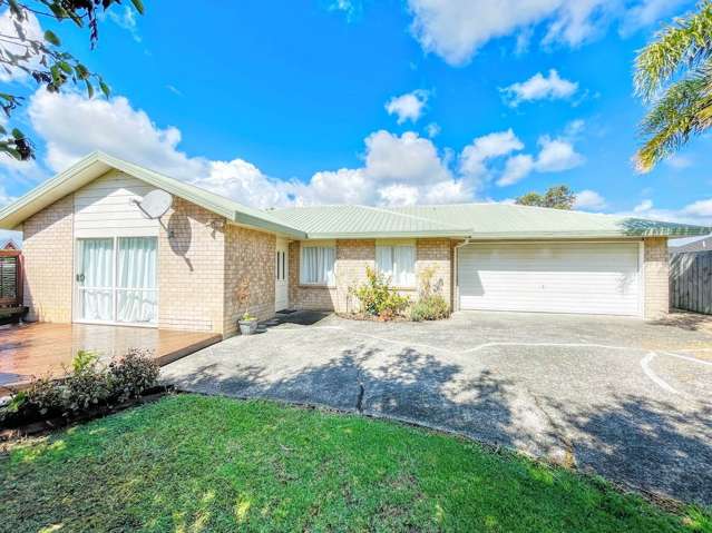 NEWLY REDECORATED 3 BEDROOM WITH GARAGE