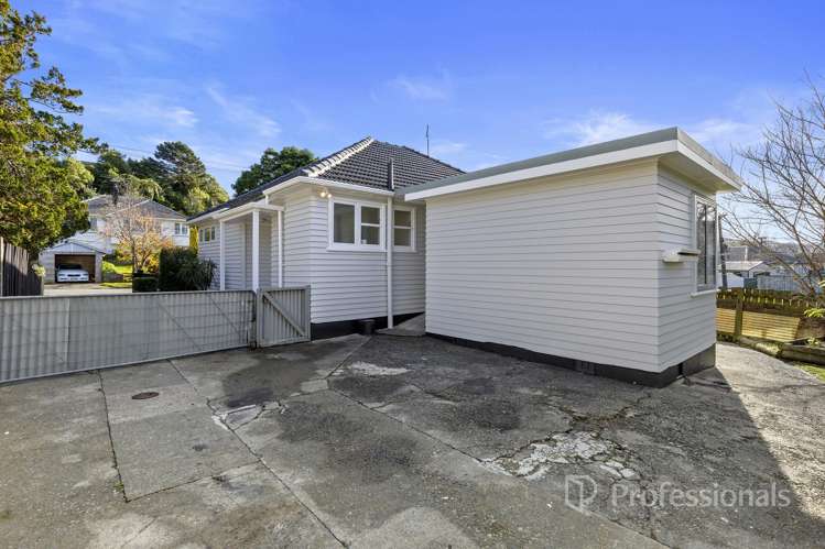 2 Hill Grove Naenae_24