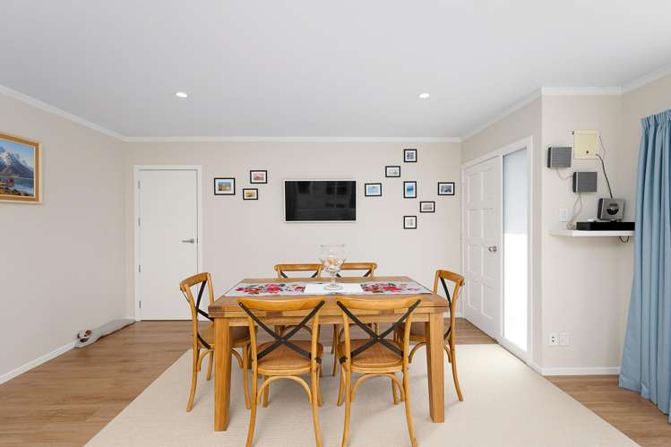 2/219 Edmonton Road Te Atatu South_7