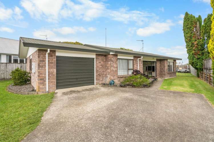 121 Heaphy Street 11385_11