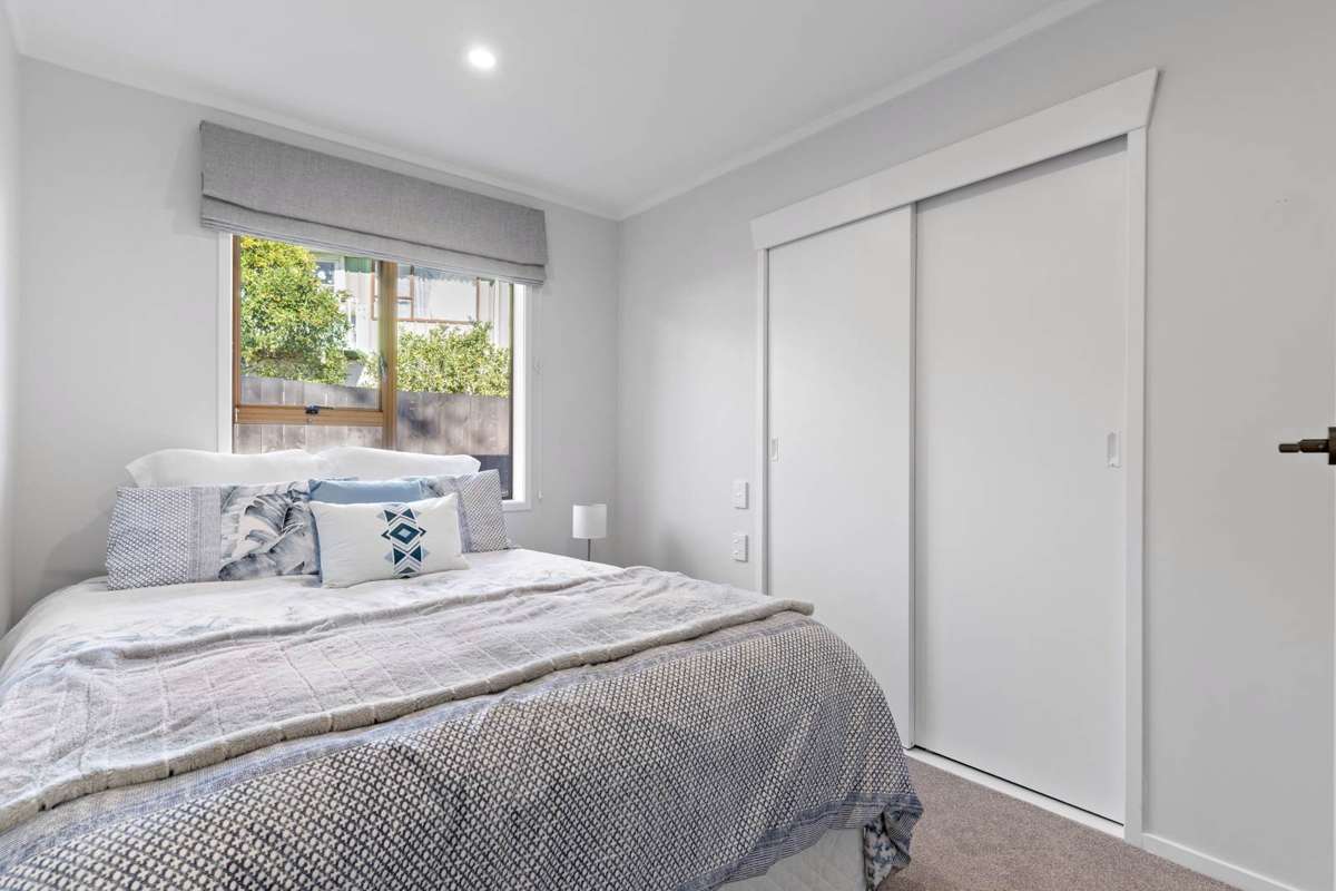 2/35 Miltonia Avenue_4