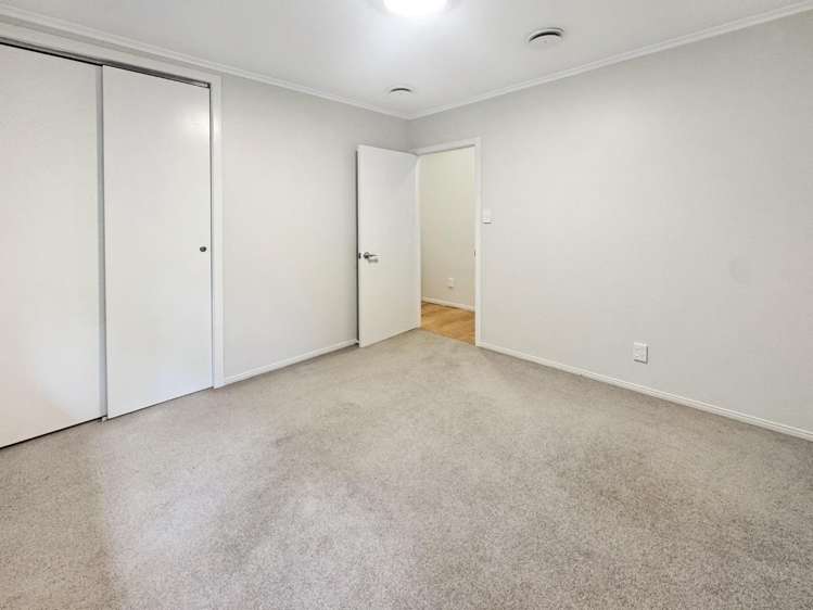 55 Cambridge Road Riverhead_11