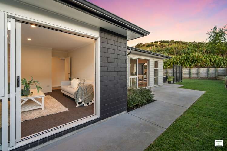 53 Awataha Crescent Pyes Pa_16