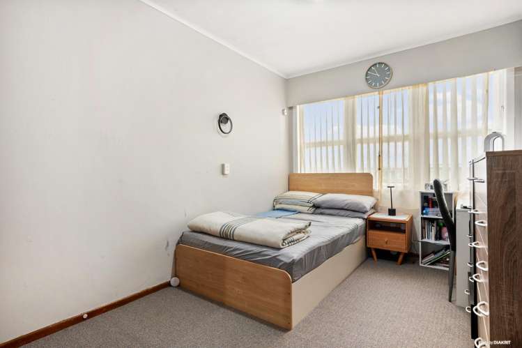 2/243A St George Street_3