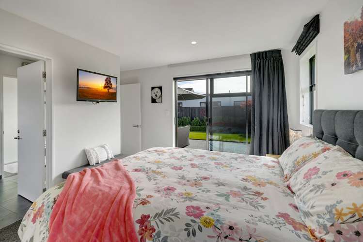 32 Shrimpton Avenue Woodend_11