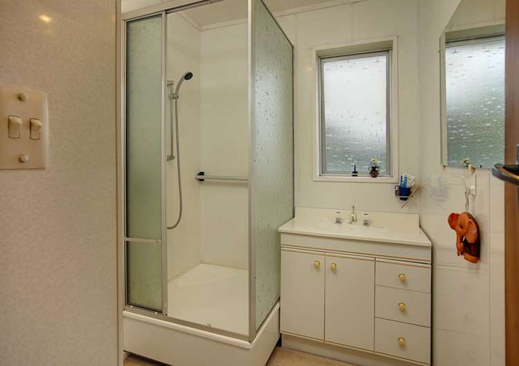 2/16 Cobham Crescent Stoke_14