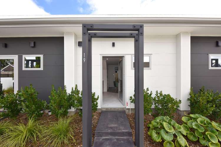  9/19 Winchester Street Merivale_1