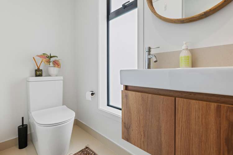 69 Regency Crescent Redwood_12