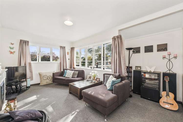 2 Bains Avenue Hamilton East_11