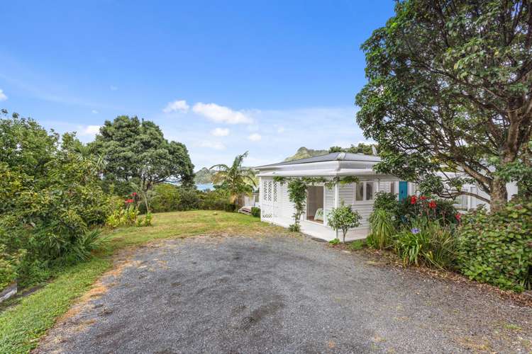 1125 Huia Road Huia_18