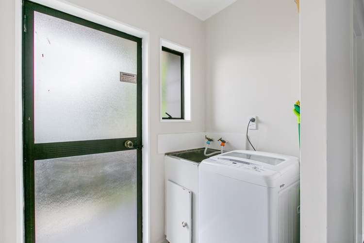 2/53 Maplesden Drive Clendon Park_6