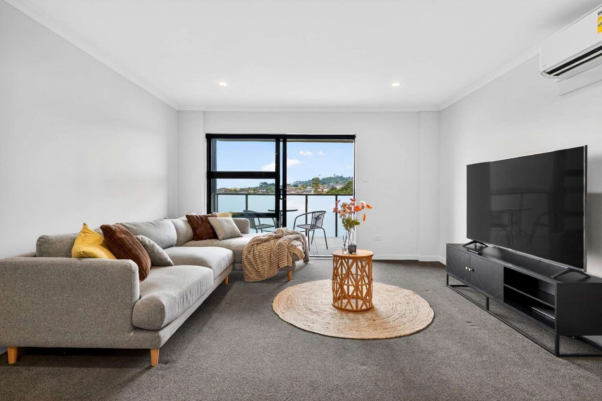 Unit 202/28 Shortfin Place Flat Bush_0