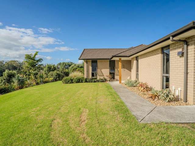 EASY LIVING WITH BEAUTIFUL RURAL VIEWS
