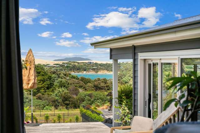 NEAR NEW AND HARBOUR VIEWS