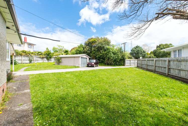 27 Paton Avenue Te Atatu South_18