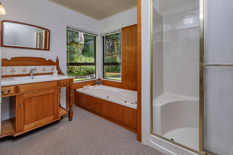 63 Memorial Drive Parahaki_11