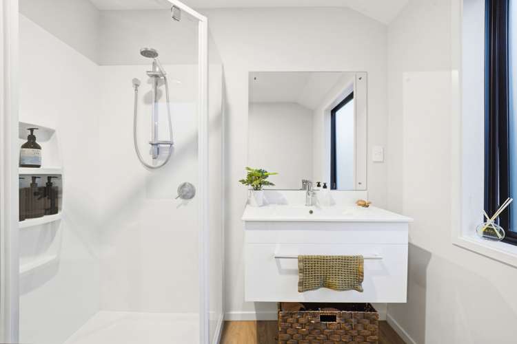 2 Earl Way Amberley_13