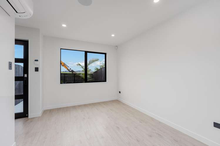 2/75 Te Taruna Drive Milldale_1