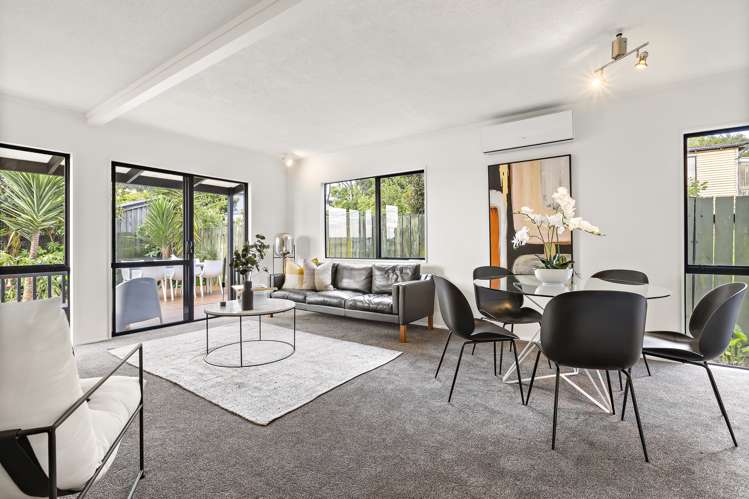 2/66a Birkdale Road Birkdale_3