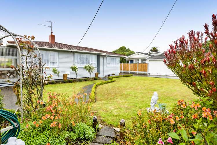 240 Egmont Street Patea_32