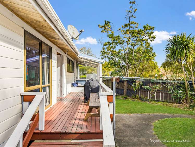 27 Ray Small Drive Papakura_21