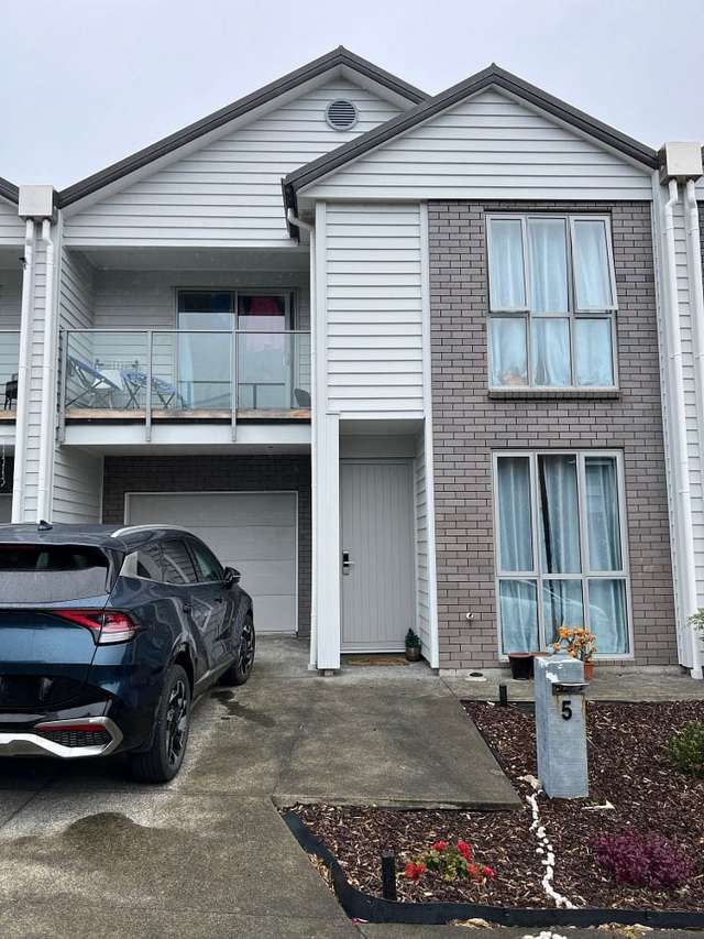 Stunning 4BR Beachlands Townhouse!