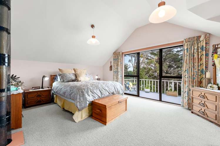 239a Whites Line East Waiwhetu_6