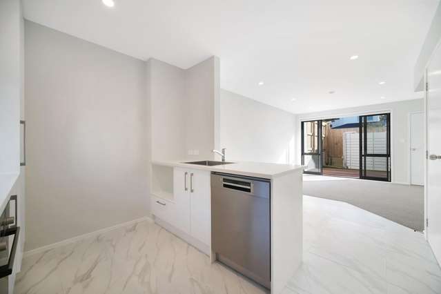 7/31 Ayton Drive 3320_2